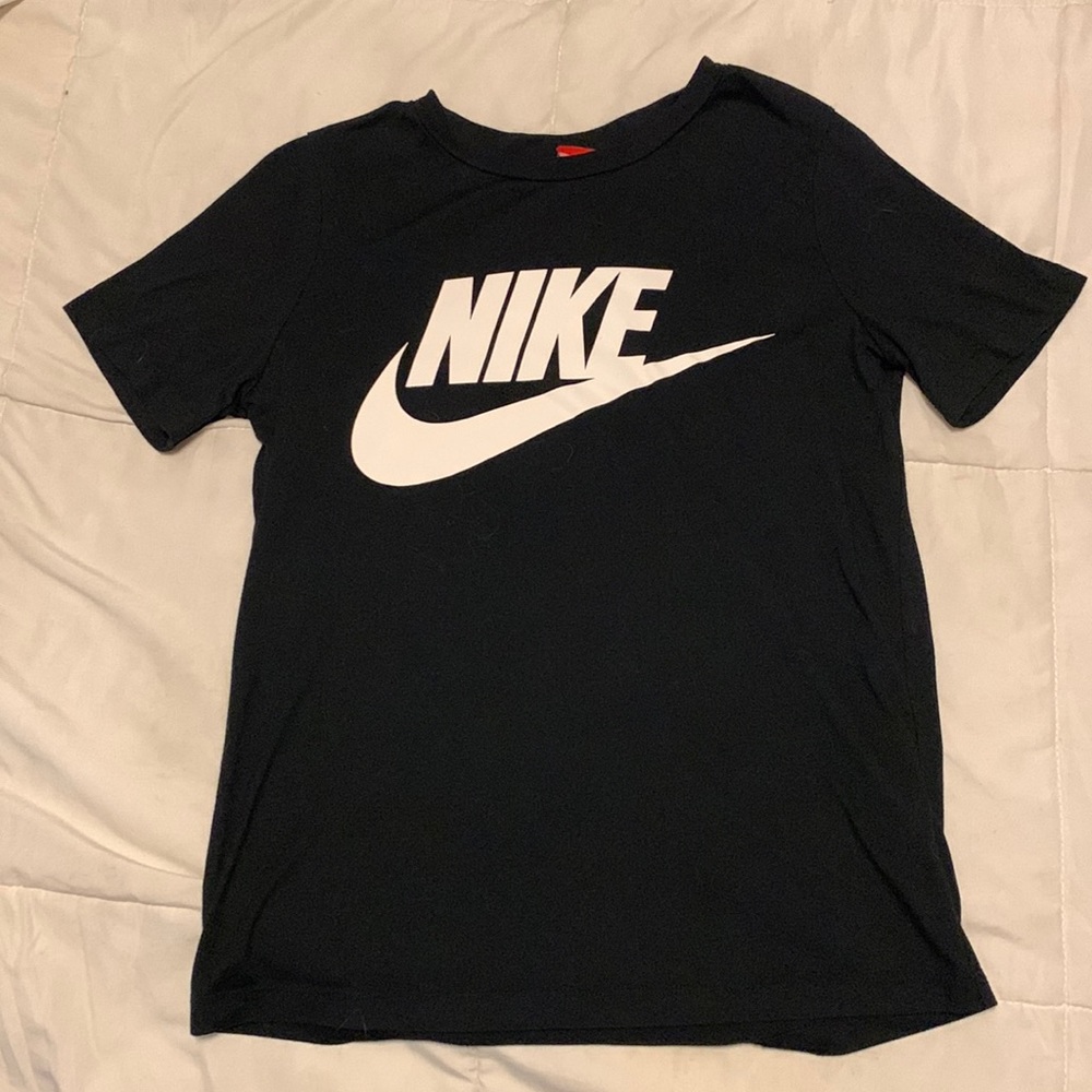 Barely worn Small Black Nike shirt!